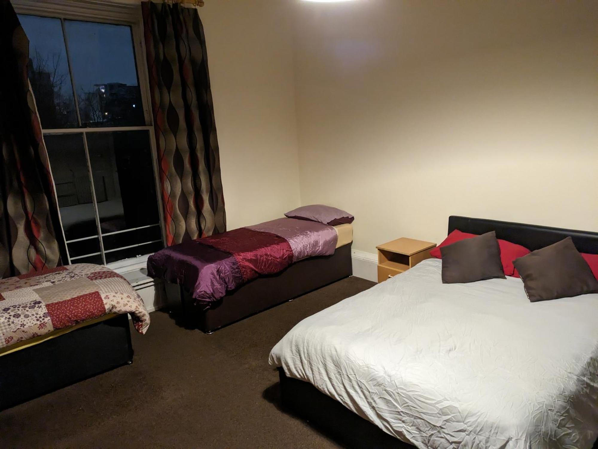 Lauriston Roomz *